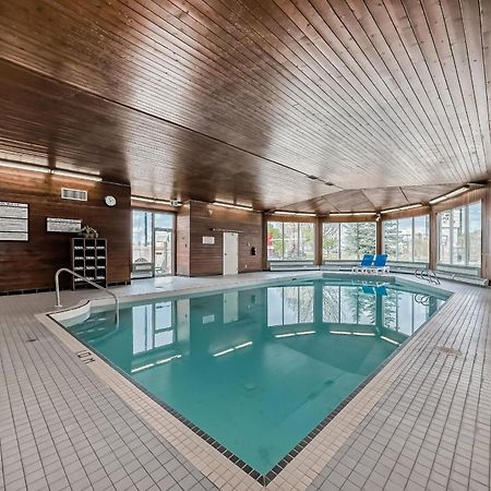 Stony Plain Inn & Suites エクステリア 写真