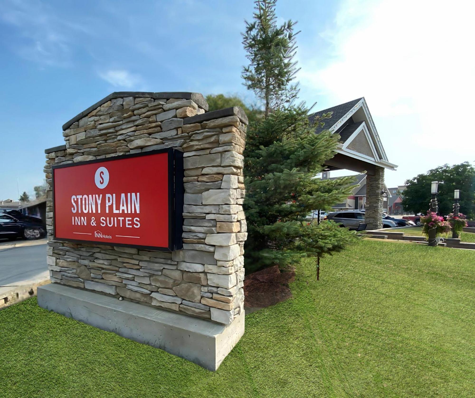 Stony Plain Inn & Suites エクステリア 写真