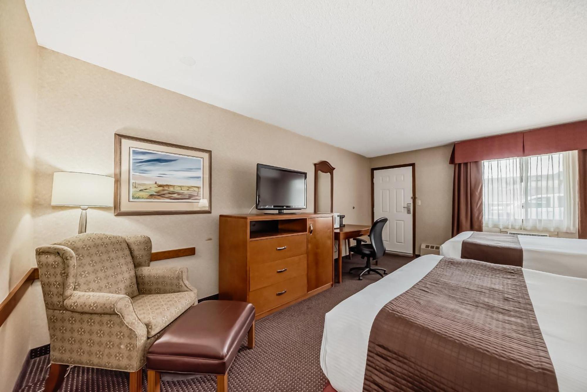Stony Plain Inn & Suites エクステリア 写真