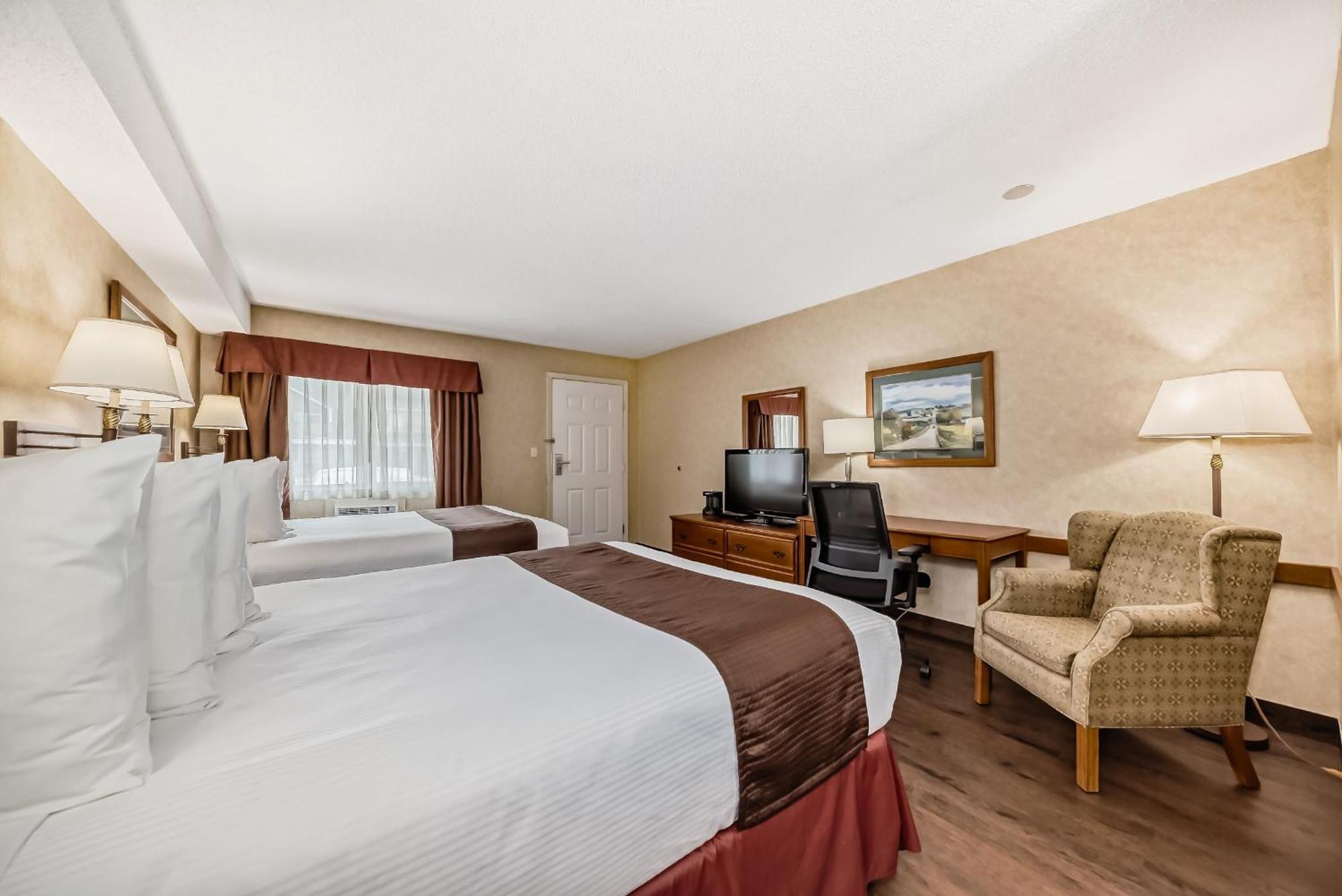 Stony Plain Inn & Suites エクステリア 写真