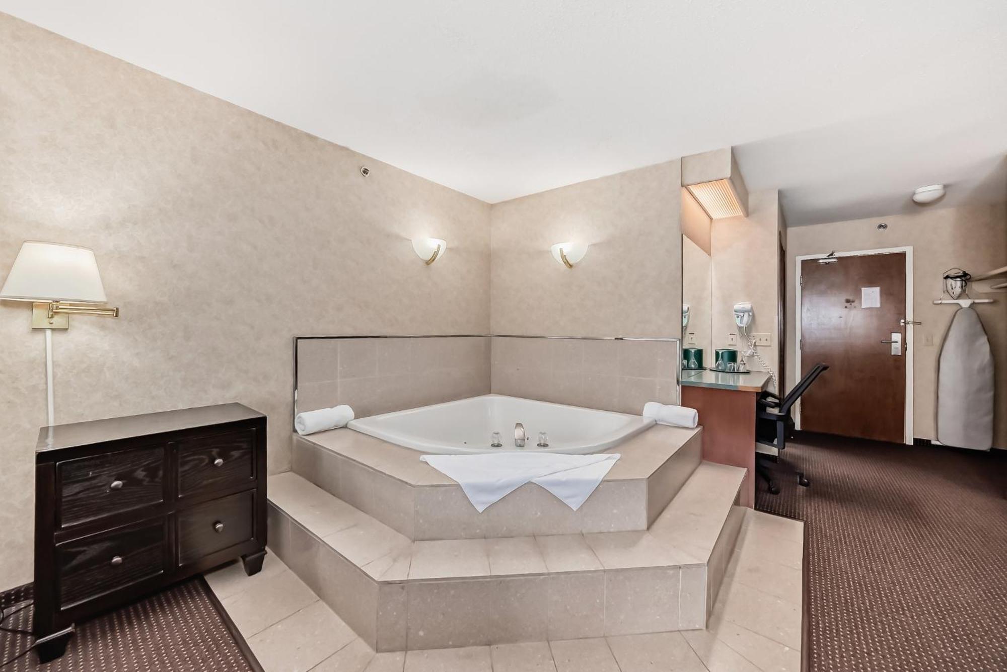 Stony Plain Inn & Suites エクステリア 写真