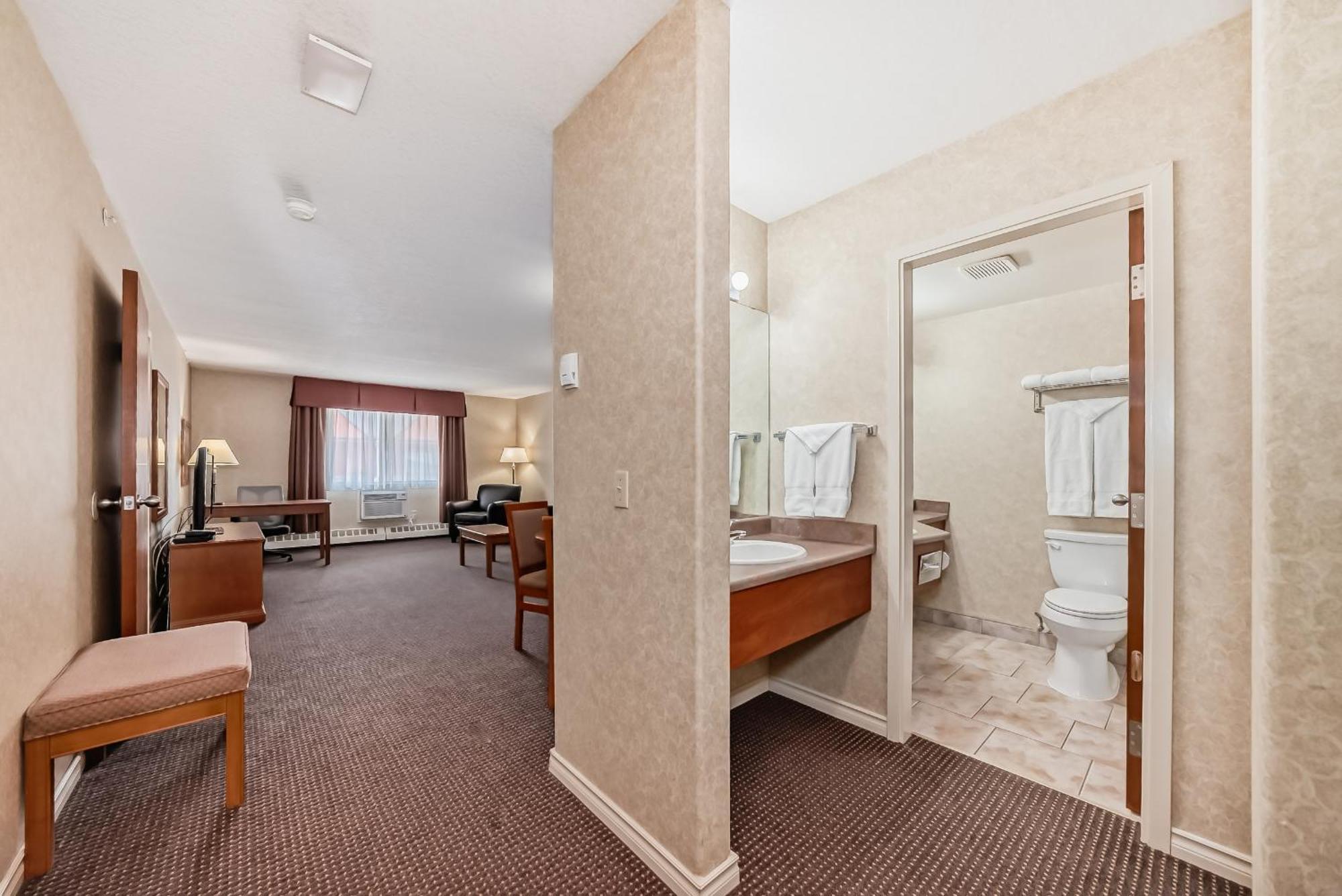 Stony Plain Inn & Suites エクステリア 写真