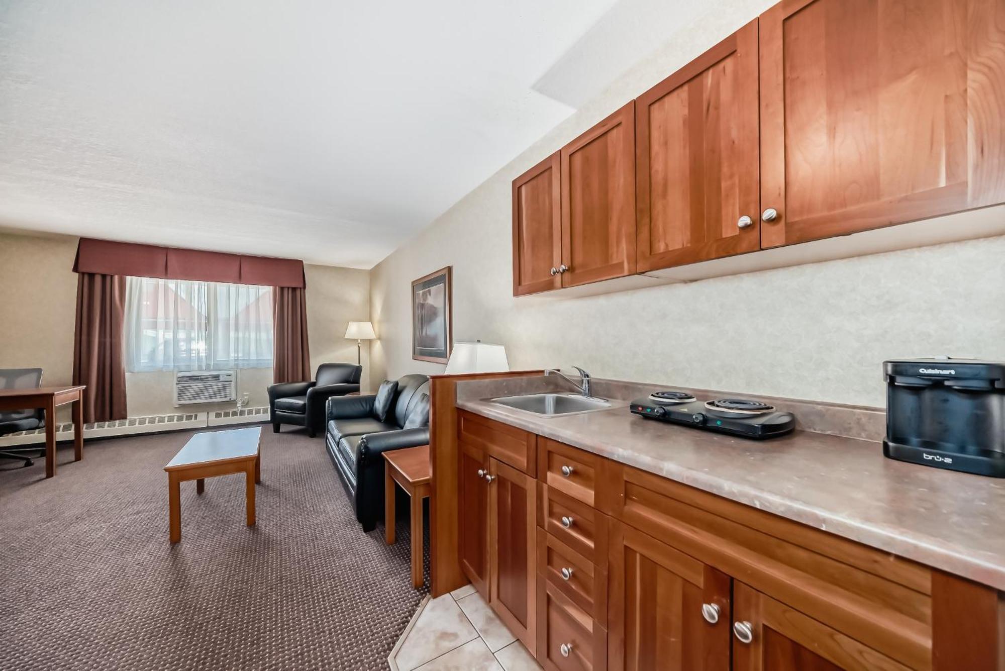 Stony Plain Inn & Suites エクステリア 写真