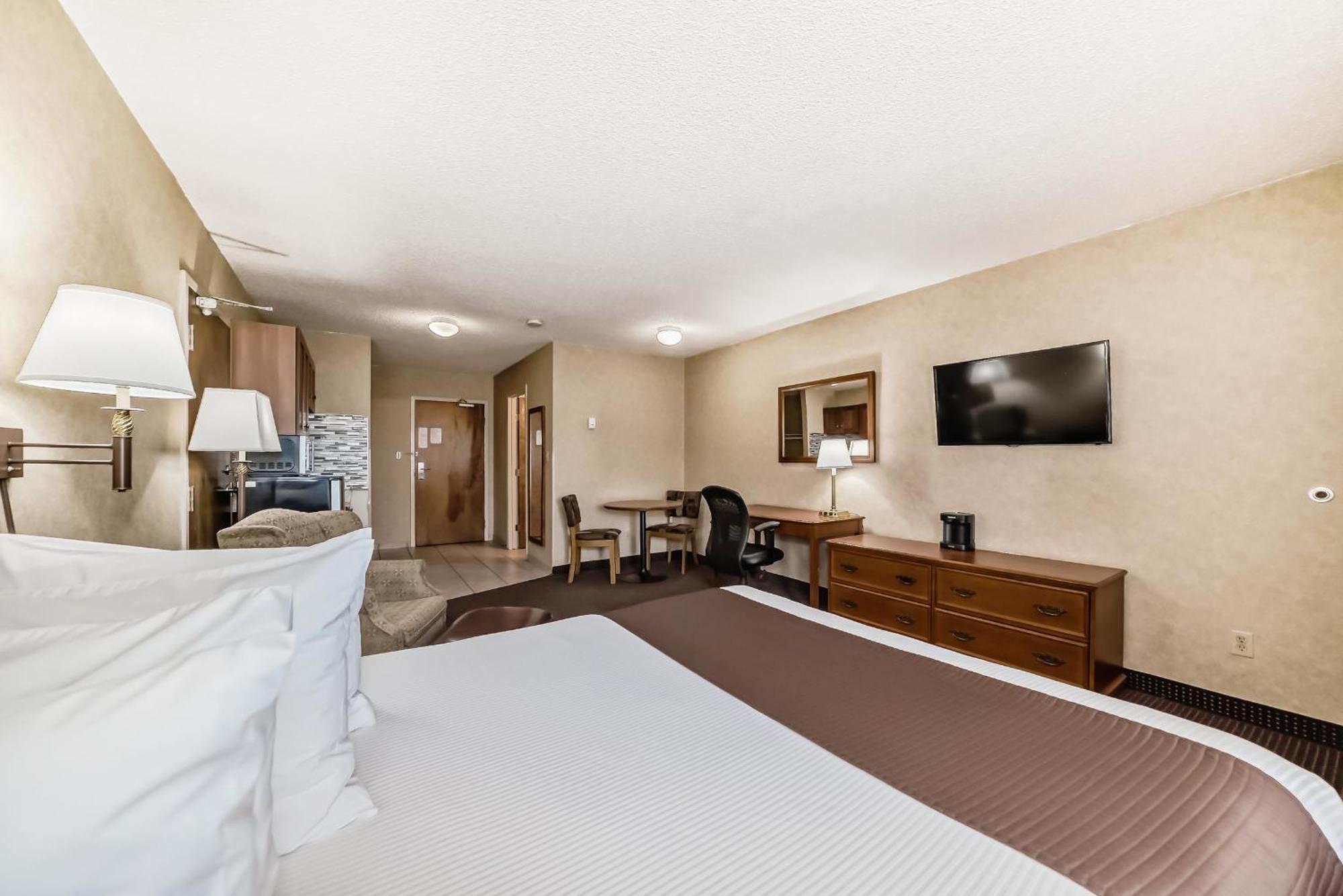 Stony Plain Inn & Suites エクステリア 写真