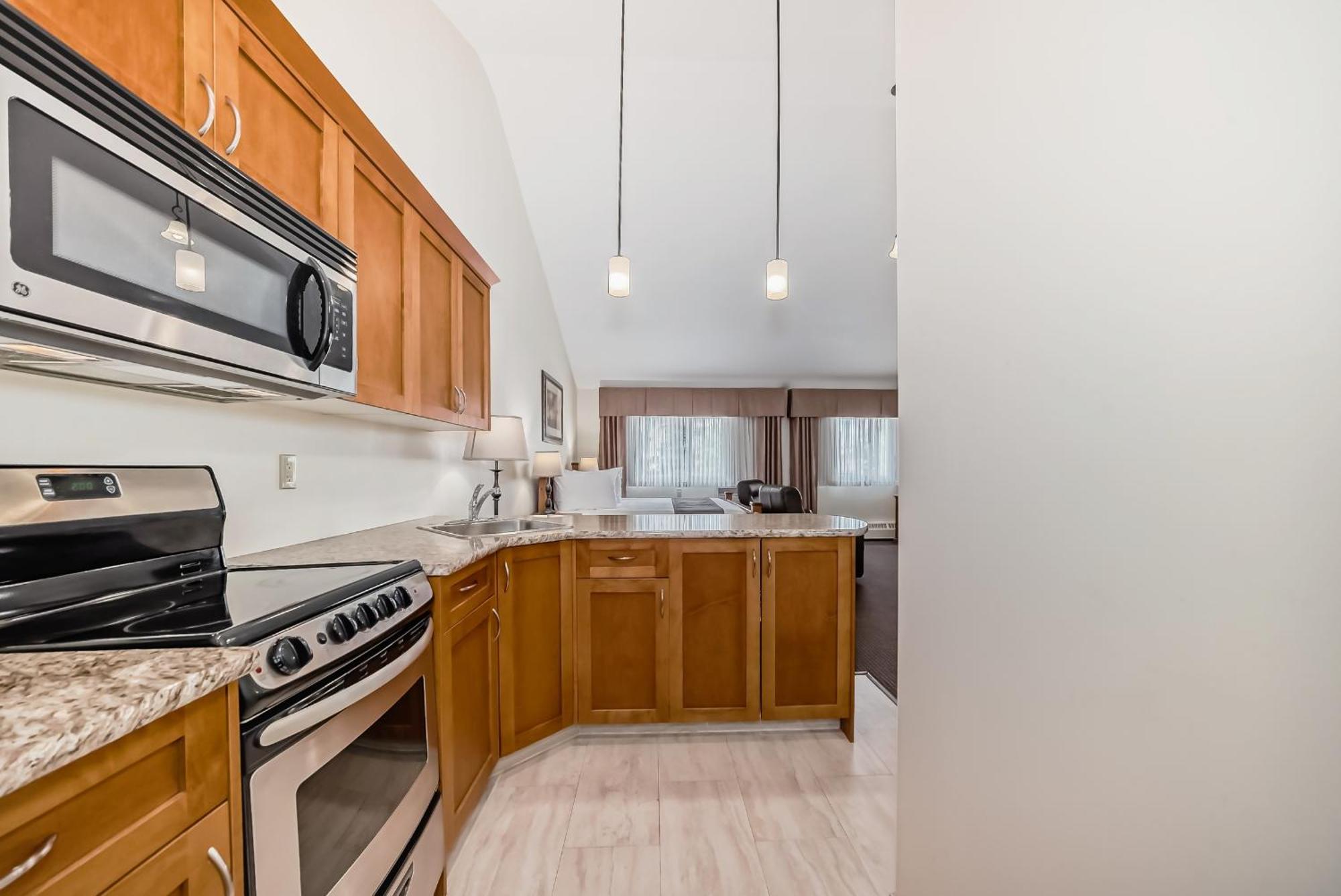 Stony Plain Inn & Suites エクステリア 写真
