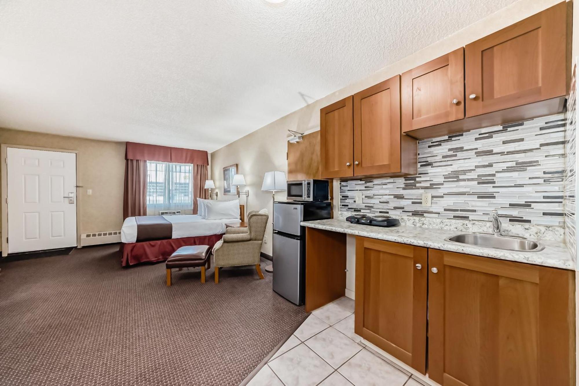Stony Plain Inn & Suites エクステリア 写真