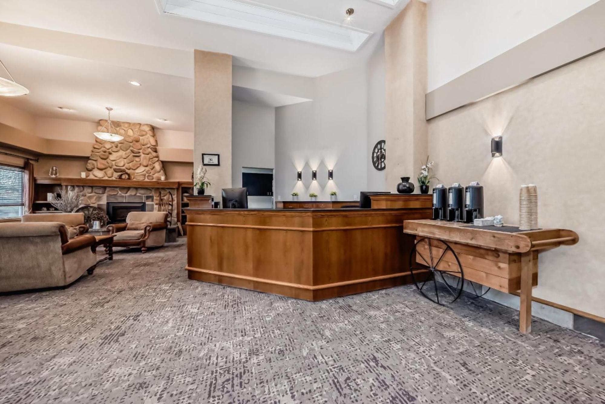 Stony Plain Inn & Suites エクステリア 写真