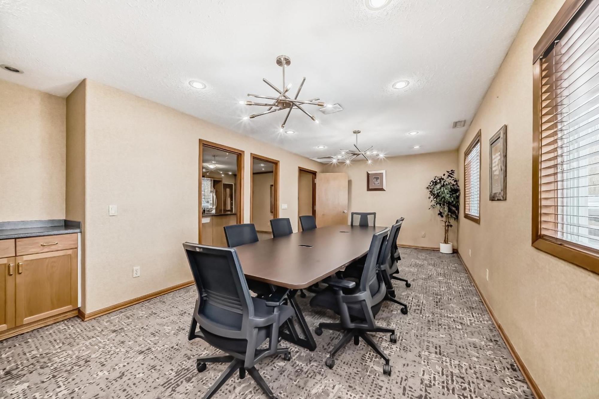 Stony Plain Inn & Suites エクステリア 写真
